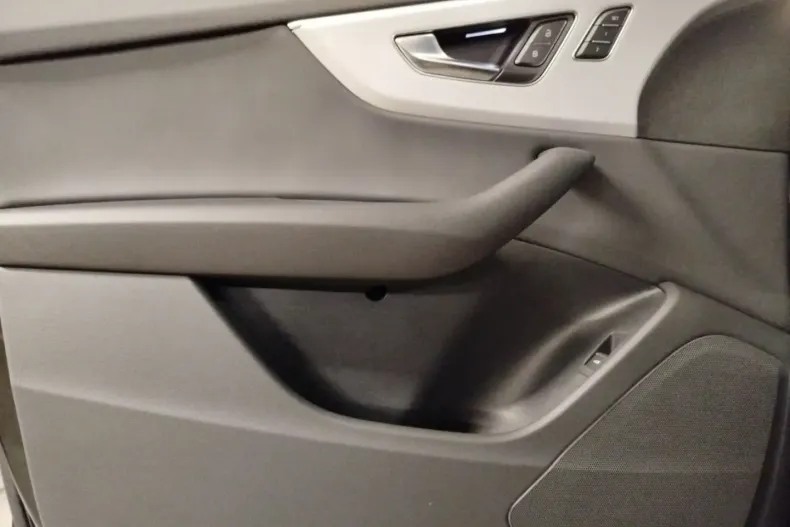 Audi Q8 din 2025 cu 12.918 km - oferta AUD166258 - foto 7