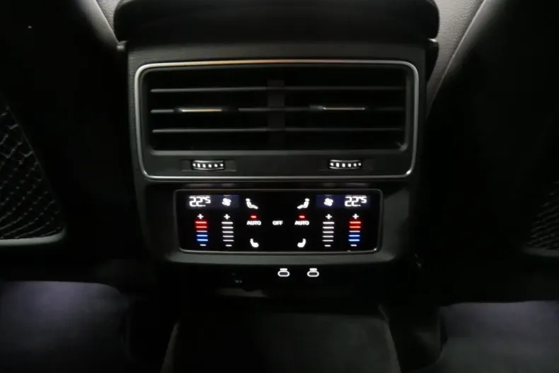 Audi Q8 din 2025 cu 15.210 km - oferta AUD166259 - foto 13