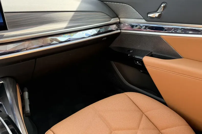 BMW 750 din 2025 cu 22.430 km - oferta BMW166291 - foto 27