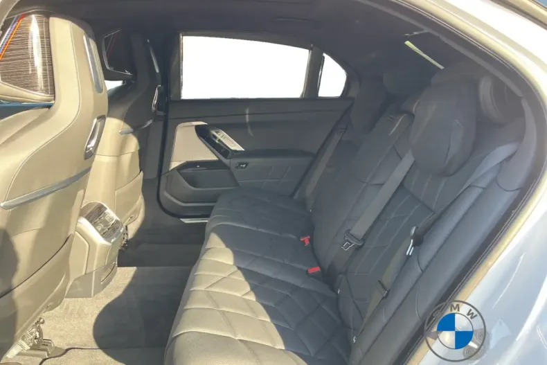 BMW 750 din 2024 cu 27.792 km - oferta BMW166360 - foto 16