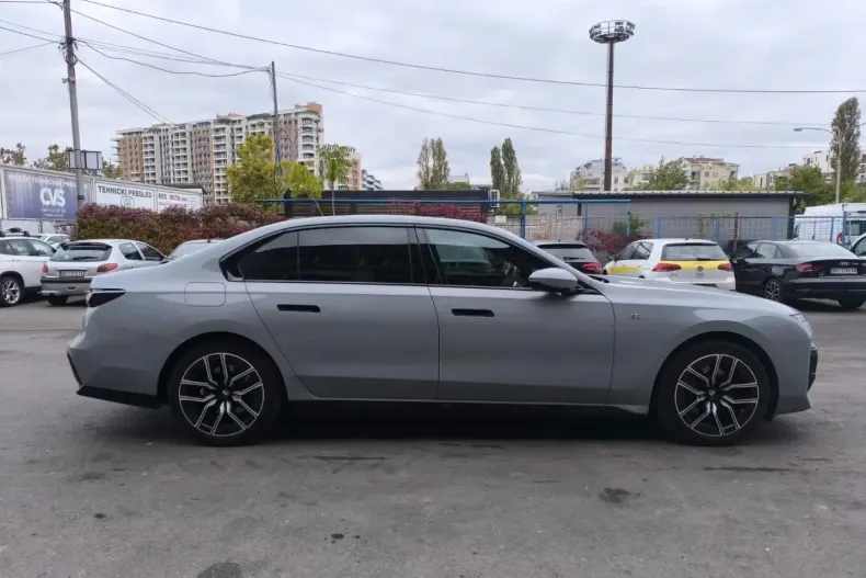 BMW 740 din 2024 cu 45.332 km - oferta BMW166364 - foto 6