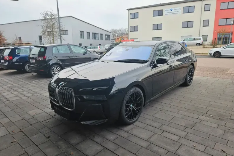 BMW 740 din 2024 cu 42.000 km - oferta BMW166365 - foto 1