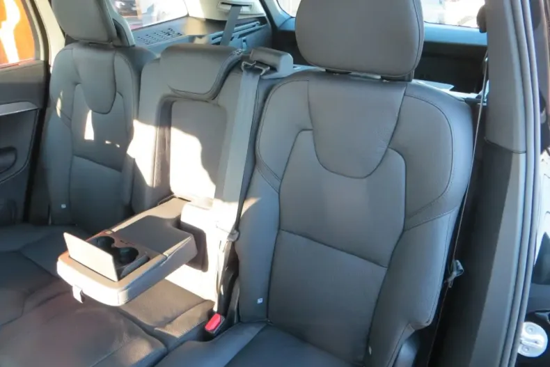 Volvo XC90 din 2023 cu 23.150 km - oferta VOL166379 - foto 10