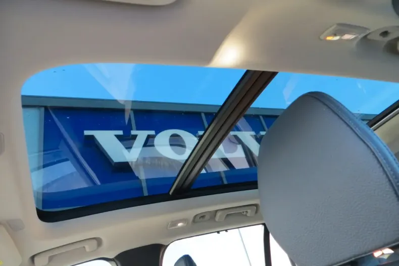 Volvo XC90 din 2023 cu 23.150 km - oferta VOL166379 - foto 13