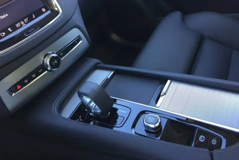 Volvo XC90 din 2024 cu 12.500 km - oferta VOL166388 - foto 9