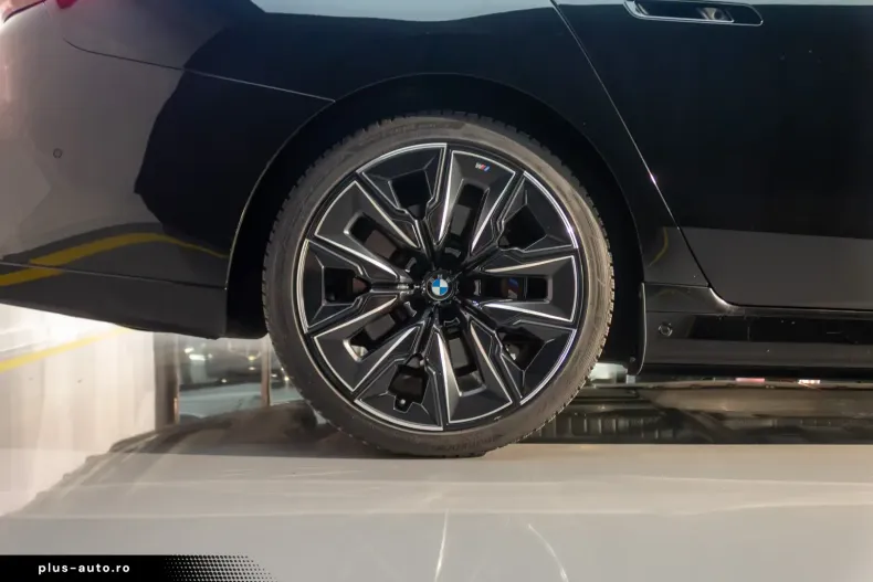BMW 750 din 2023 cu 68.150 km - oferta BMW166389 - foto 7
