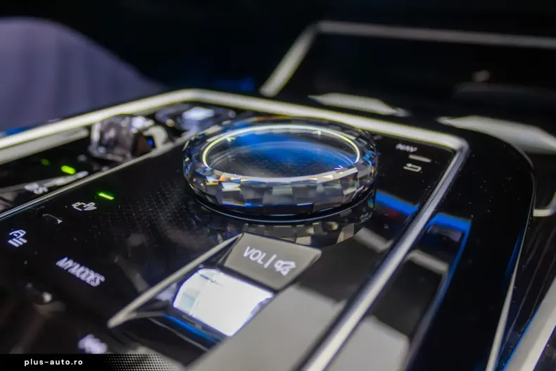 BMW 750 din 2023 cu 68.150 km - oferta BMW166389 - foto 19