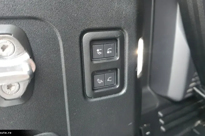 Land Rover Defender din 2021 cu 78.000 km - oferta LAN166396 - foto 25