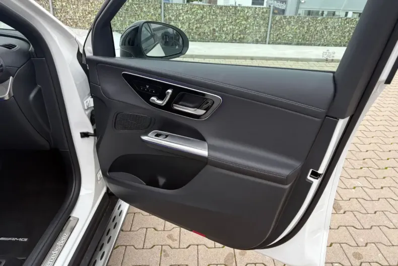 Mercedes-Benz GLC 220 din 2025 cu 17.500 km - oferta MER166399 - foto 15