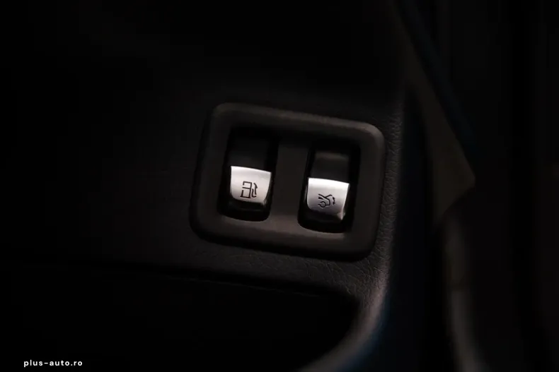 Mercedes-Benz GLC 300 din 2020 cu 21.545 km - oferta MER166442 - foto 28