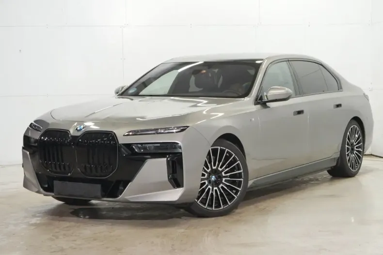 BMW i7 din 2025 cu 45.942 km - oferta BMW166463 - foto 1