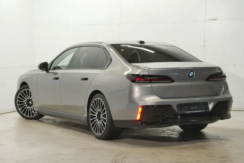 BMW i7 din 2025 cu 45.942 km - oferta BMW166463 - foto 3