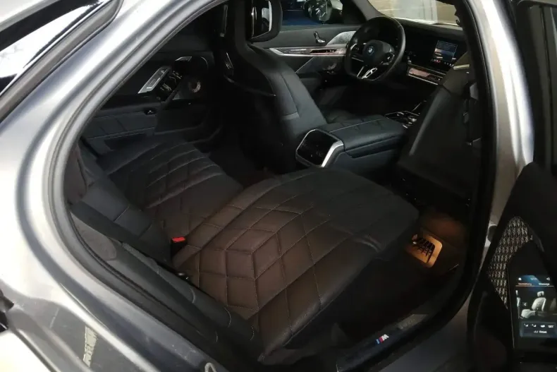 BMW i7 din 2025 cu 45.942 km - oferta BMW166463 - foto 8