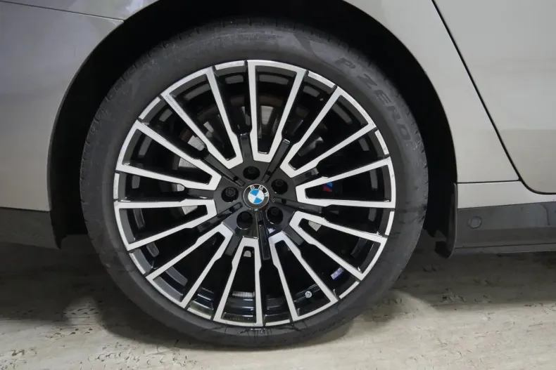 BMW i7 din 2025 cu 45.942 km - oferta BMW166463 - foto 18