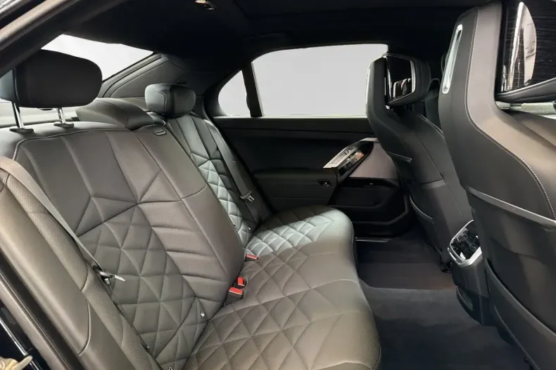 BMW i7 din 2024 cu 24.300 km - oferta BMW166464 - foto 15