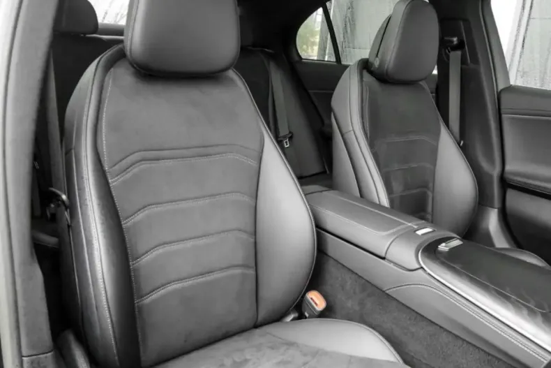 Mercedes-Benz E 300 din 2024 cu 28.792 km - oferta MER166506 - foto 2