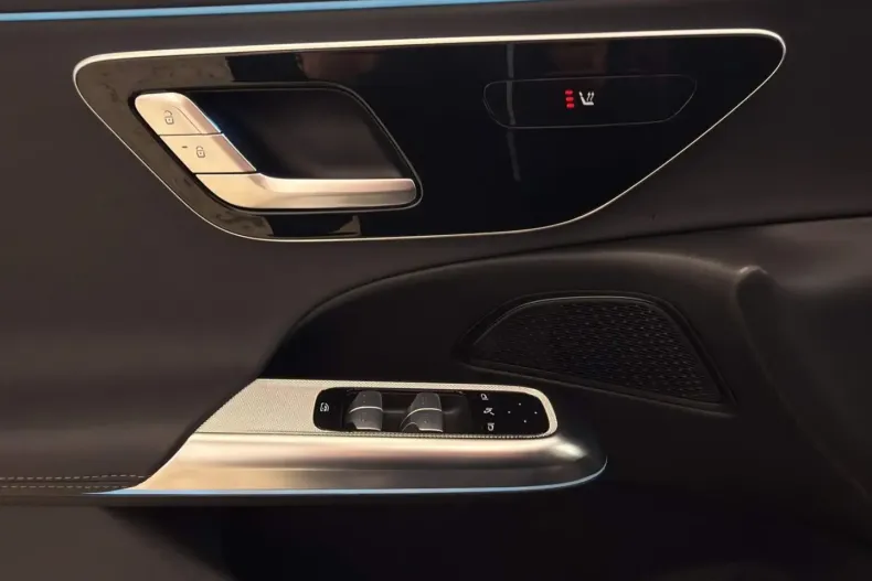 Mercedes-Benz E 300 din 2024 cu 6.868 km - oferta MER166509 - foto 7