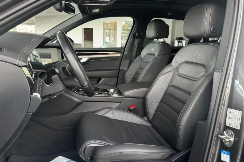 Volkswagen Touareg din 2022 cu 27.500 km - oferta VOL166567 - foto 5