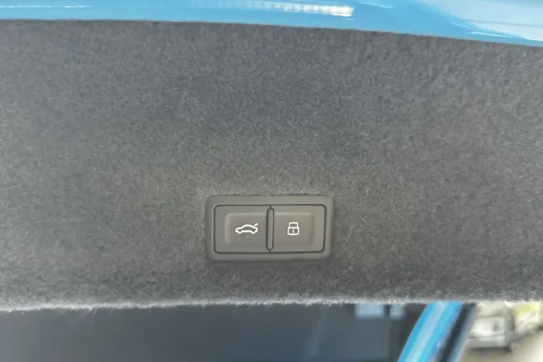 Lamborghini Urus din 2023 cu 4.411 km - oferta LAM166624 - foto 22