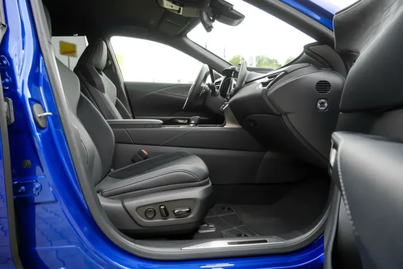 Lexus RX 500 din 2023 cu 29.600 km - oferta LEX166642 - foto 2