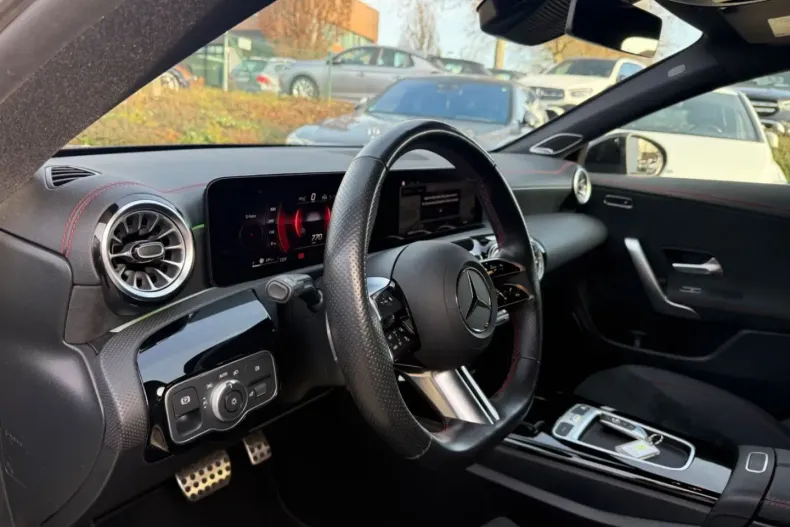 Mercedes-Benz CLA 200 din 2023 cu 54.546 km - oferta MER166667 - foto 8