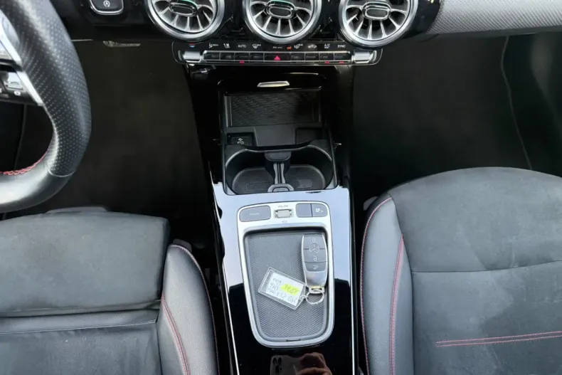 Mercedes-Benz CLA 200 din 2023 cu 54.546 km - oferta MER166667 - foto 12