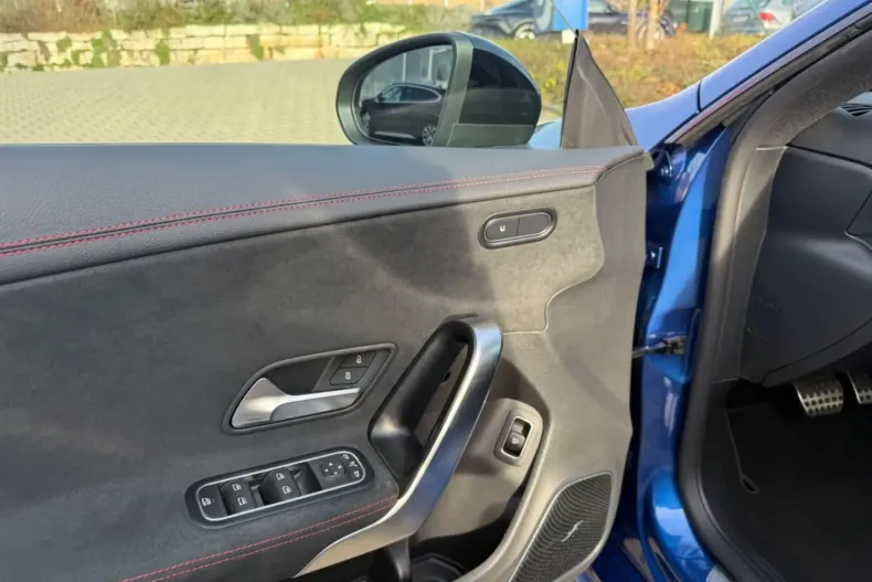 Mercedes-Benz CLA 200 din 2023 cu 54.546 km - oferta MER166667 - foto 14