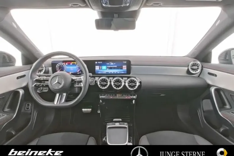 Mercedes-Benz CLA 200 din 2024 cu 10.269 km - oferta MER166668 - foto 5