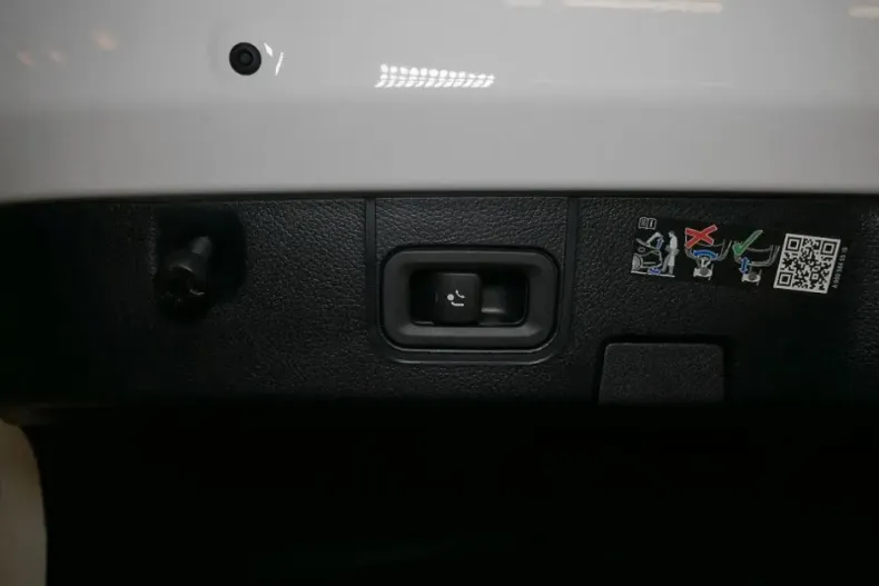 Mercedes-Benz CLA 180 din 2024 cu 12.611 km - oferta MER166669 - foto 14