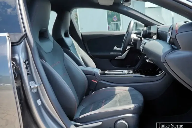 Mercedes-Benz CLA 180 din 2024 cu 22.220 km - oferta MER166670 - foto 4