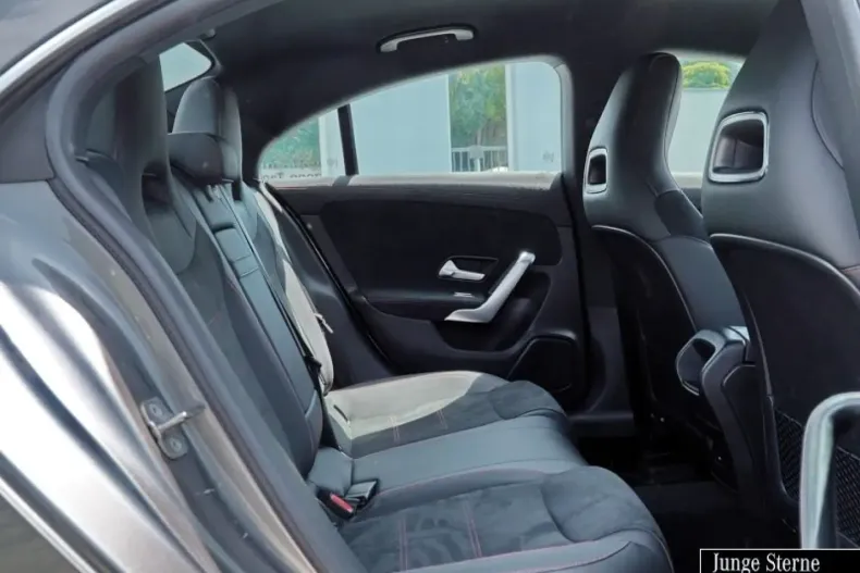 Mercedes-Benz CLA 180 din 2024 cu 22.220 km - oferta MER166670 - foto 5