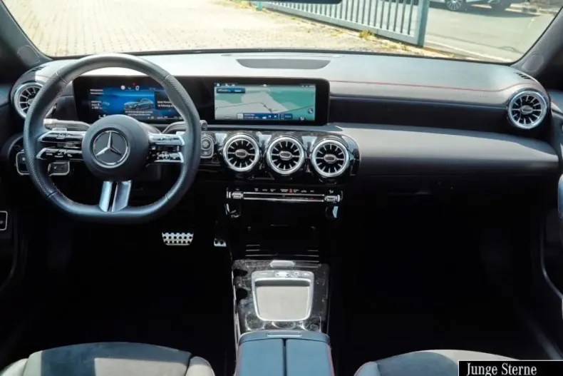 Mercedes-Benz CLA 180 din 2024 cu 22.220 km - oferta MER166670 - foto 7