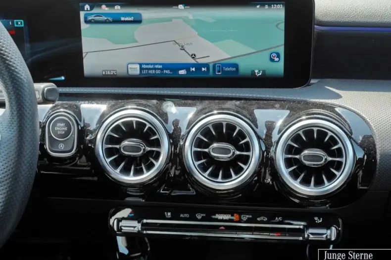 Mercedes-Benz CLA 180 din 2024 cu 22.220 km - oferta MER166670 - foto 9