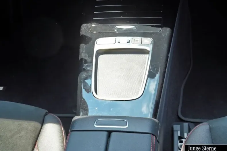 Mercedes-Benz CLA 180 din 2024 cu 22.220 km - oferta MER166670 - foto 11