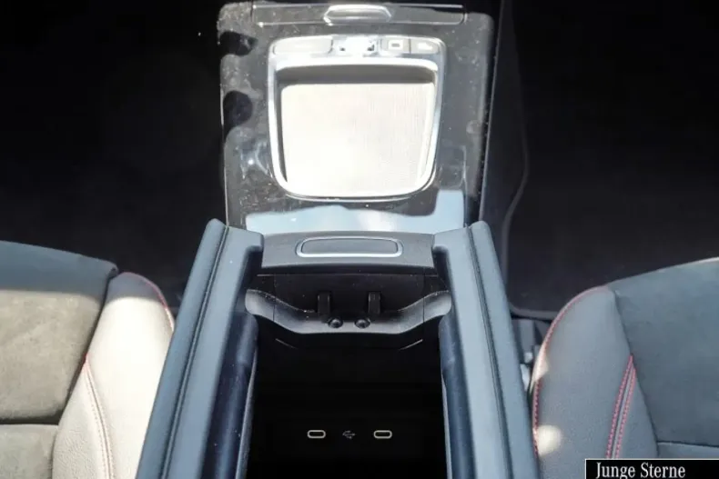 Mercedes-Benz CLA 180 din 2024 cu 22.220 km - oferta MER166670 - foto 12