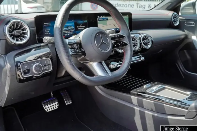 Mercedes-Benz CLA 180 din 2024 cu 22.220 km - oferta MER166670 - foto 15