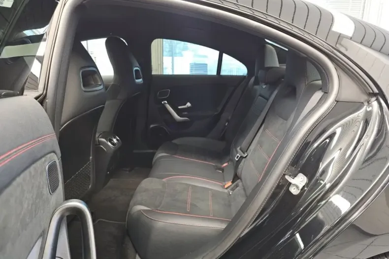 Mercedes-Benz CLA 180 din 2024 cu 12.084 km - oferta MER166672 - foto 4