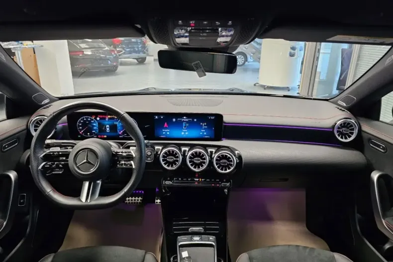 Mercedes-Benz CLA 180 din 2024 cu 12.084 km - oferta MER166672 - foto 7