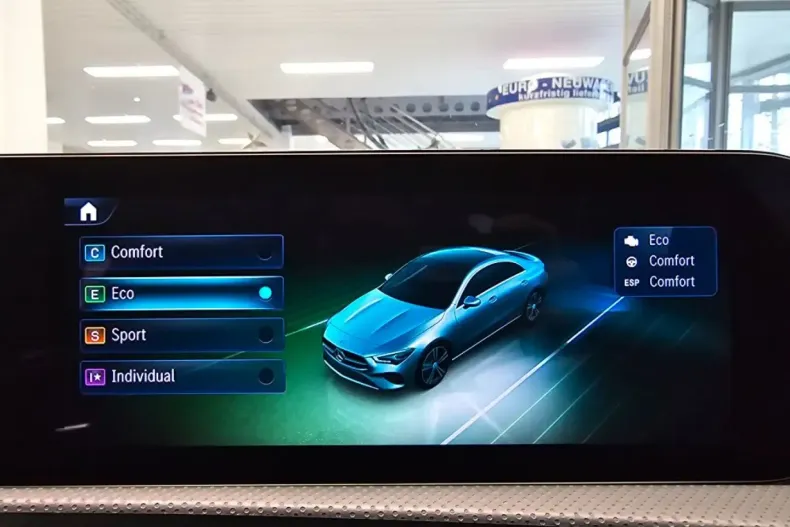 Mercedes-Benz CLA 180 din 2024 cu 12.084 km - oferta MER166672 - foto 12