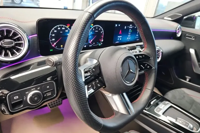 Mercedes-Benz CLA 180 din 2024 cu 12.084 km - oferta MER166672 - foto 18