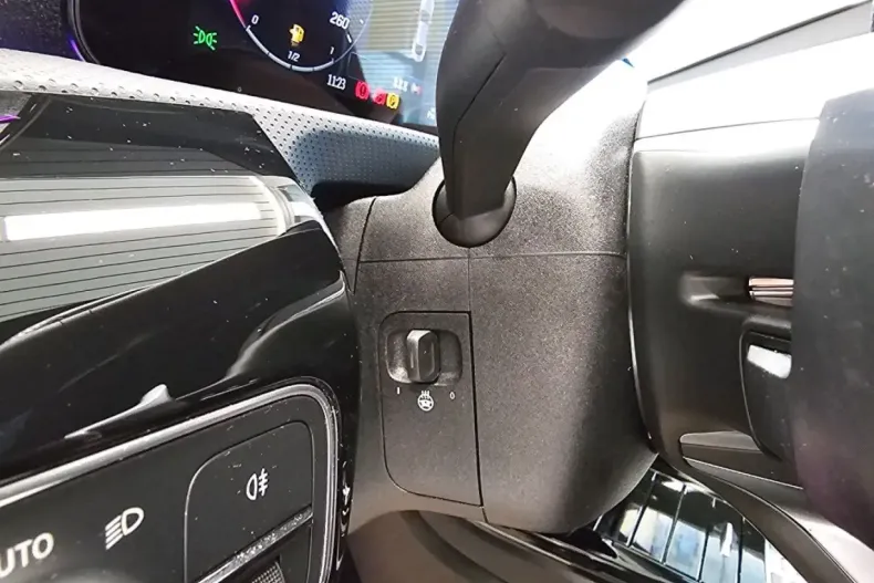 Mercedes-Benz CLA 180 din 2024 cu 12.084 km - oferta MER166672 - foto 19