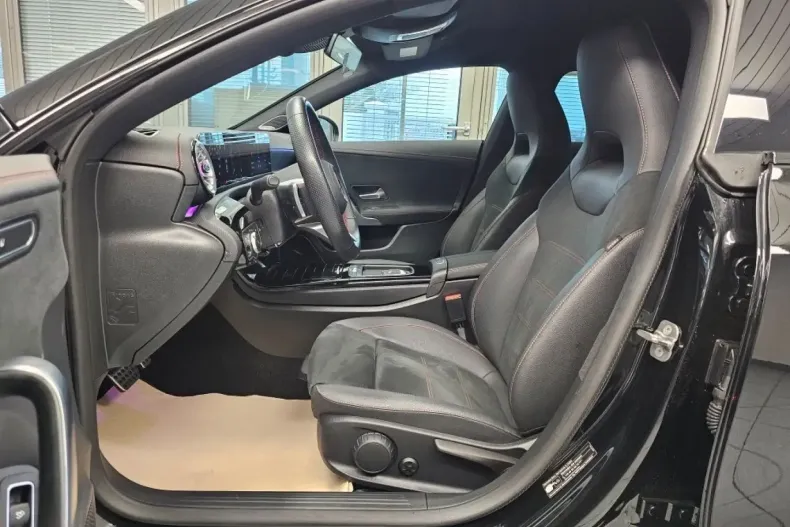 Mercedes-Benz CLA 180 din 2024 cu 12.084 km - oferta MER166672 - foto 22