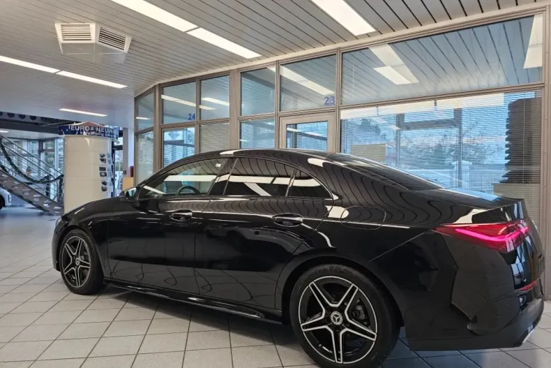 Mercedes-Benz CLA 180 din 2024 cu 12.084 km - oferta MER166672 - foto 24