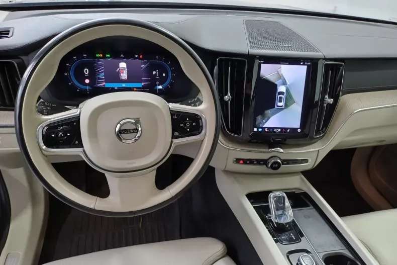 Volvo XC60 din 2022 cu 59.679 km - oferta VOL166725 - foto 5