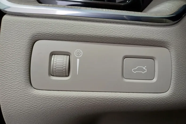 Volvo XC60 din 2022 cu 59.679 km - oferta VOL166725 - foto 8