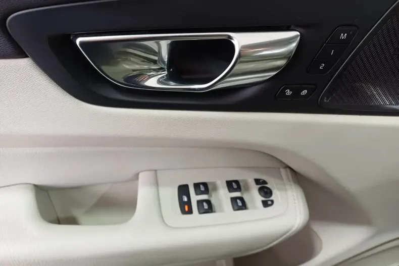 Volvo XC60 din 2022 cu 59.679 km - oferta VOL166725 - foto 9