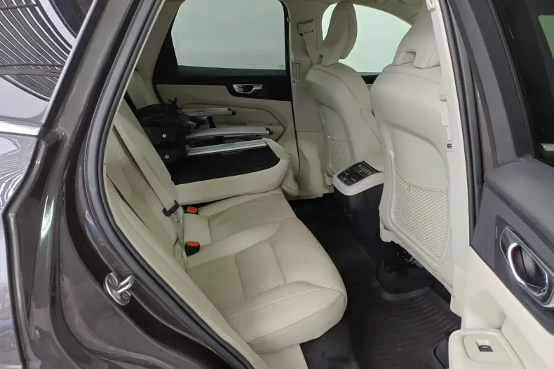 Volvo XC60 din 2022 cu 59.679 km - oferta VOL166725 - foto 27