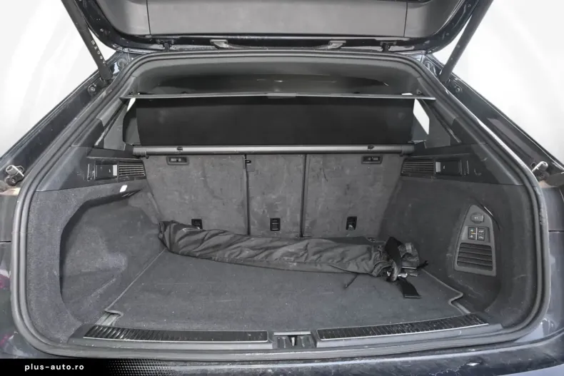 Volkswagen Touareg din 2023 cu 64.923 km - oferta VOL166742 - foto 8