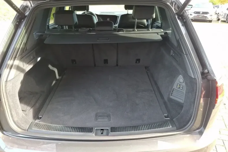 Volkswagen Touareg din 2025 cu 27.063 km - oferta VOL166743 - foto 12