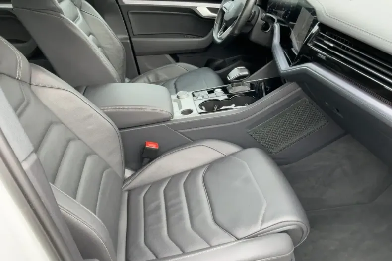 Volkswagen Touareg din 2022 cu 81.238 km - oferta VOL166744 - foto 11